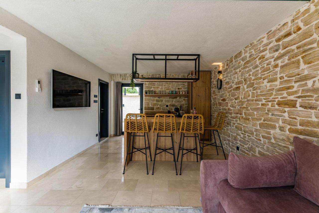 فيلا Stone House With Pool Poeta Pridraga المظهر الخارجي الصورة