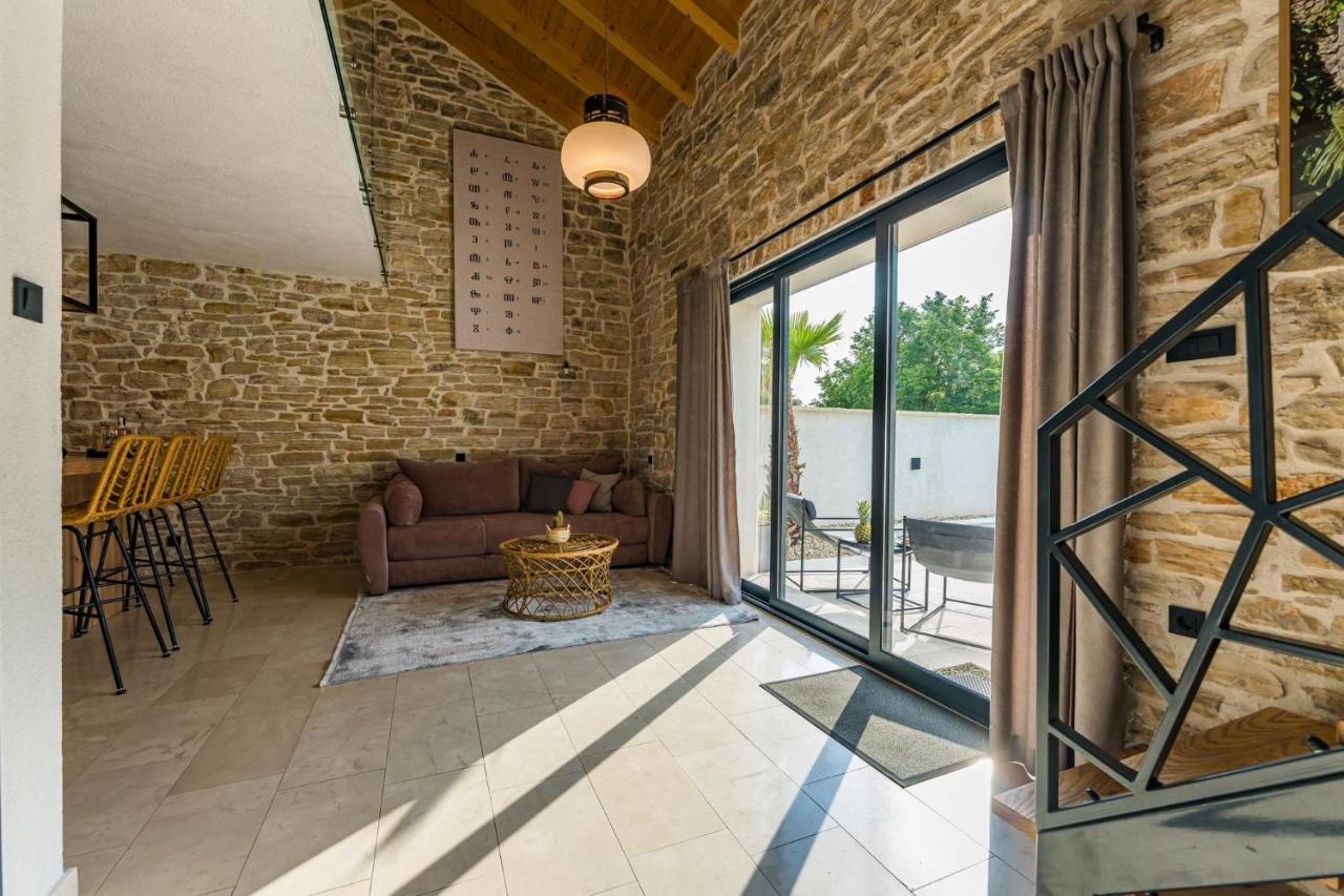فيلا Stone House With Pool Poeta Pridraga المظهر الخارجي الصورة