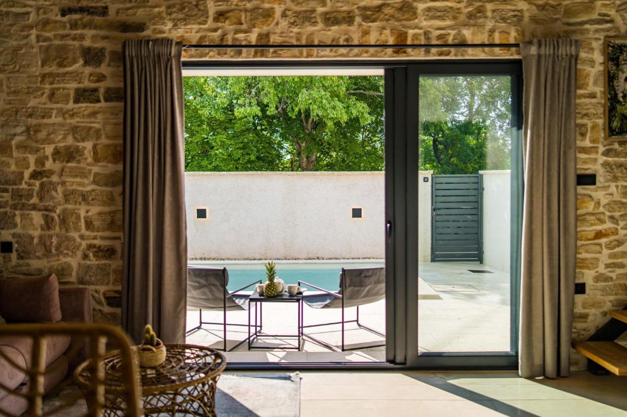 فيلا Stone House With Pool Poeta Pridraga المظهر الخارجي الصورة