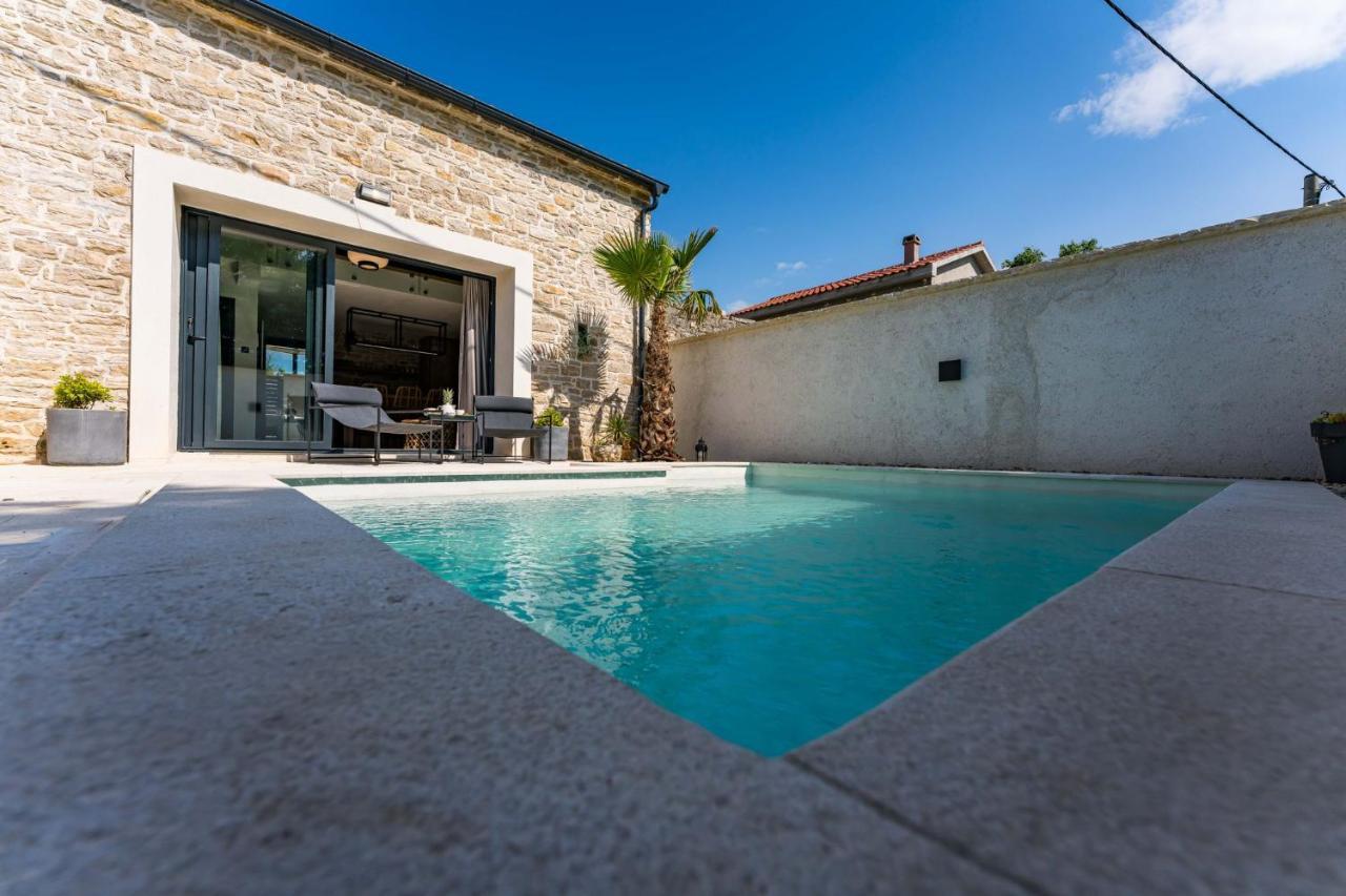 فيلا Stone House With Pool Poeta Pridraga المظهر الخارجي الصورة