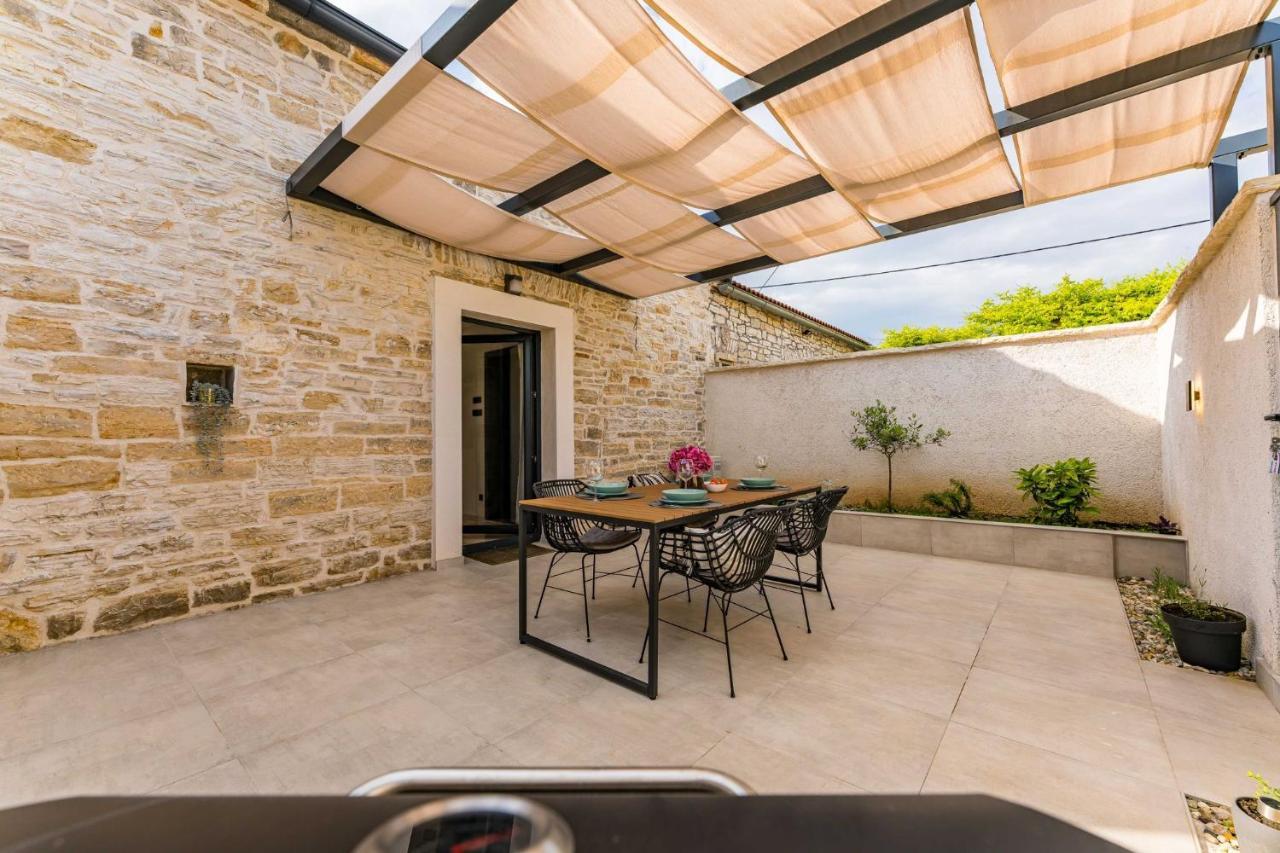 فيلا Stone House With Pool Poeta Pridraga المظهر الخارجي الصورة