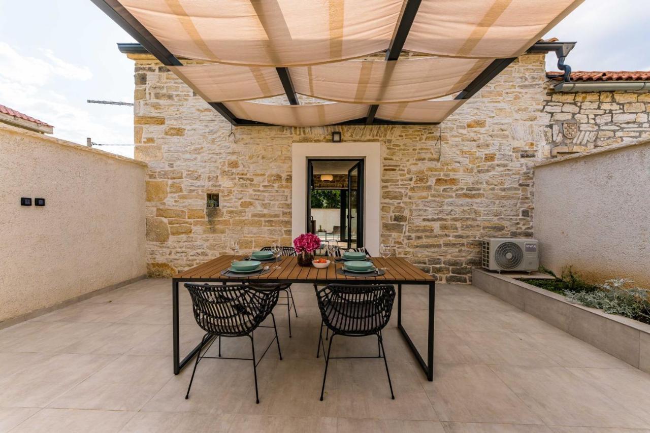 فيلا Stone House With Pool Poeta Pridraga المظهر الخارجي الصورة