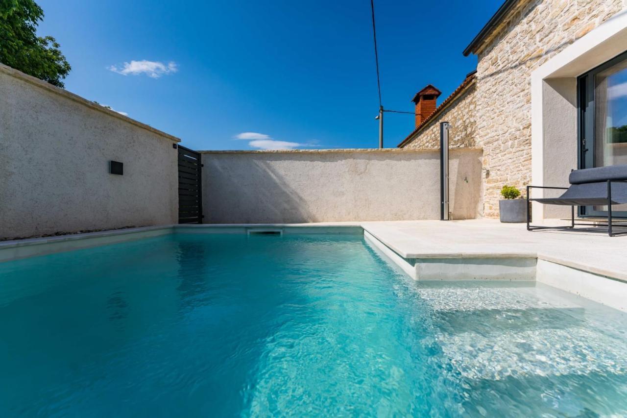 فيلا Stone House With Pool Poeta Pridraga المظهر الخارجي الصورة