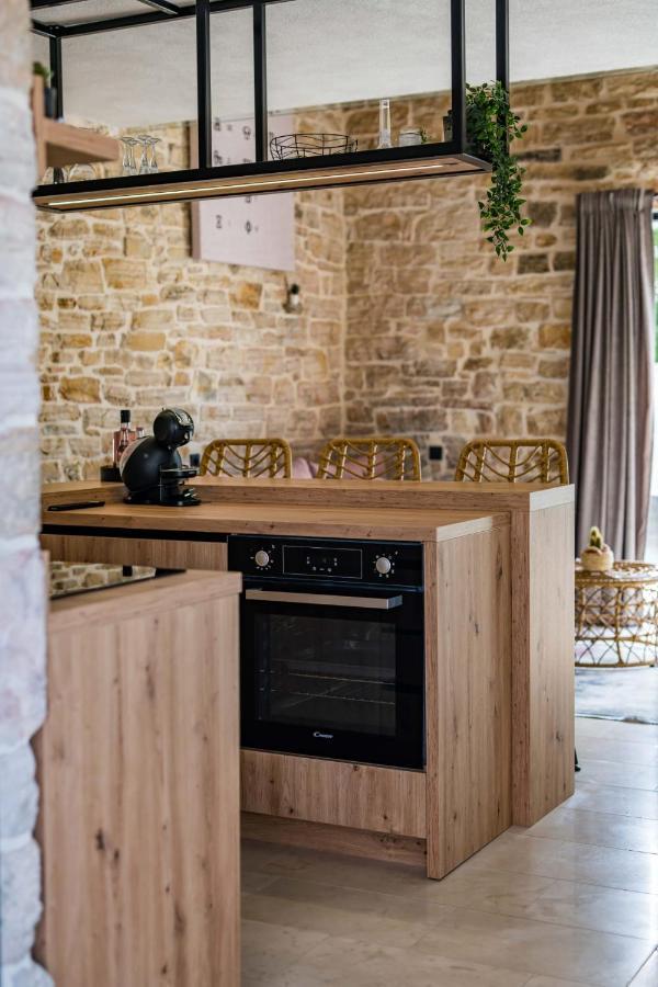 فيلا Stone House With Pool Poeta Pridraga المظهر الخارجي الصورة